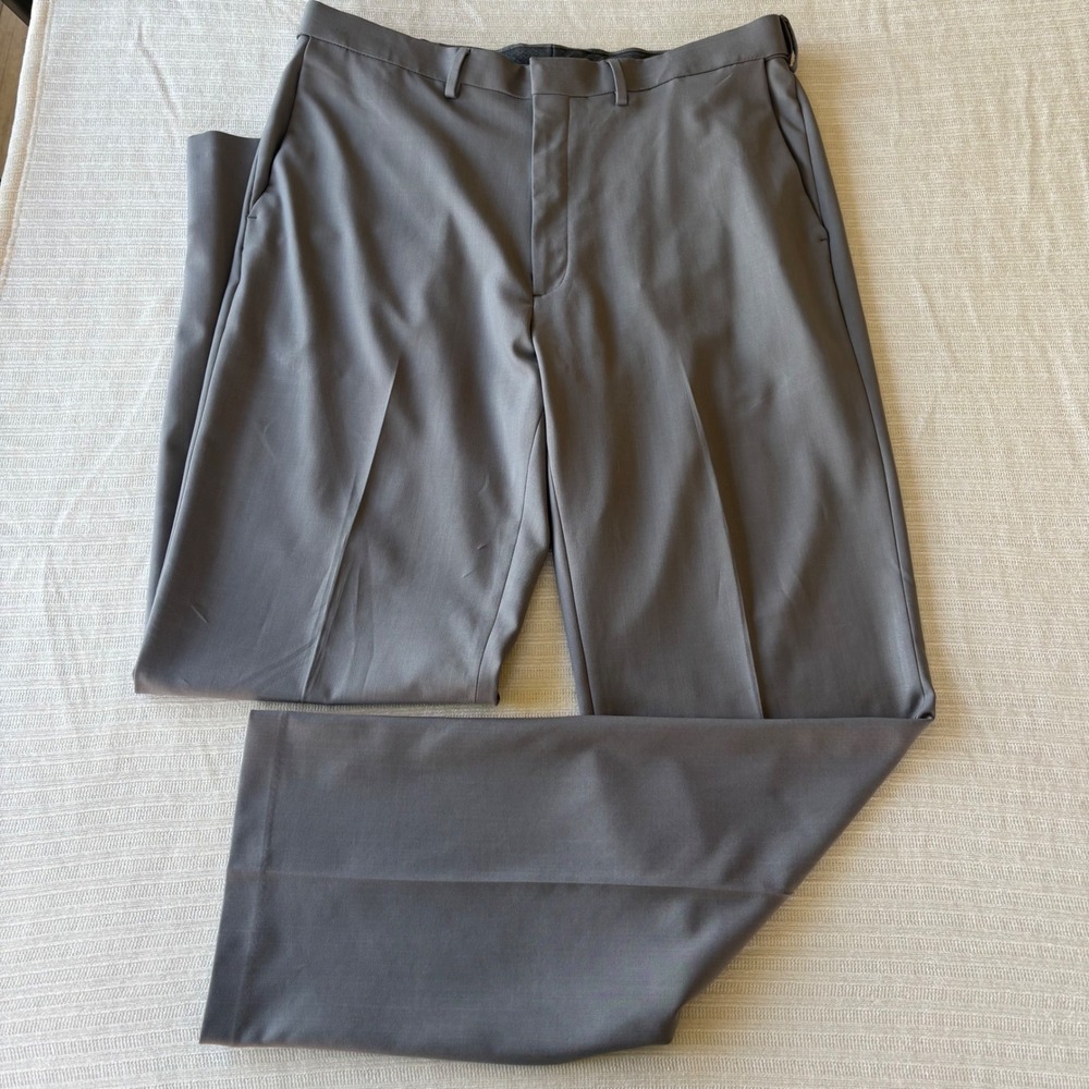 Haggar Mens Premium Comfort Dress Pant Gray Classic Fit 36x34 HC112WH-CN - Picture 1 of 11